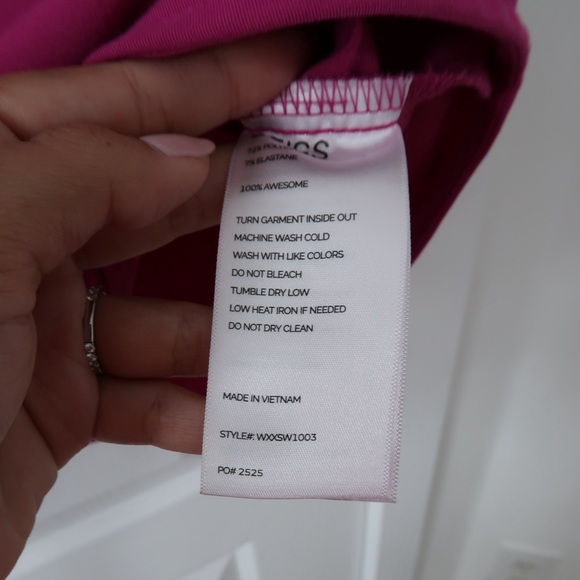 FIGS Limited Edition Raspberry Sorbet Set - Picture 6 of 10